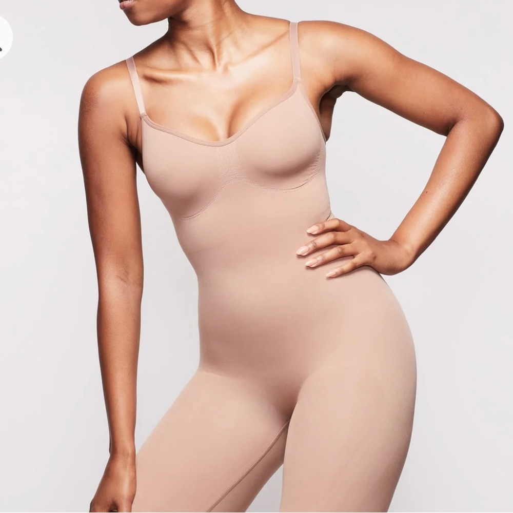 SKIMS SEAMLESS SCULPT LOW BACK BODYSUIT WITH HOSIERY LEG